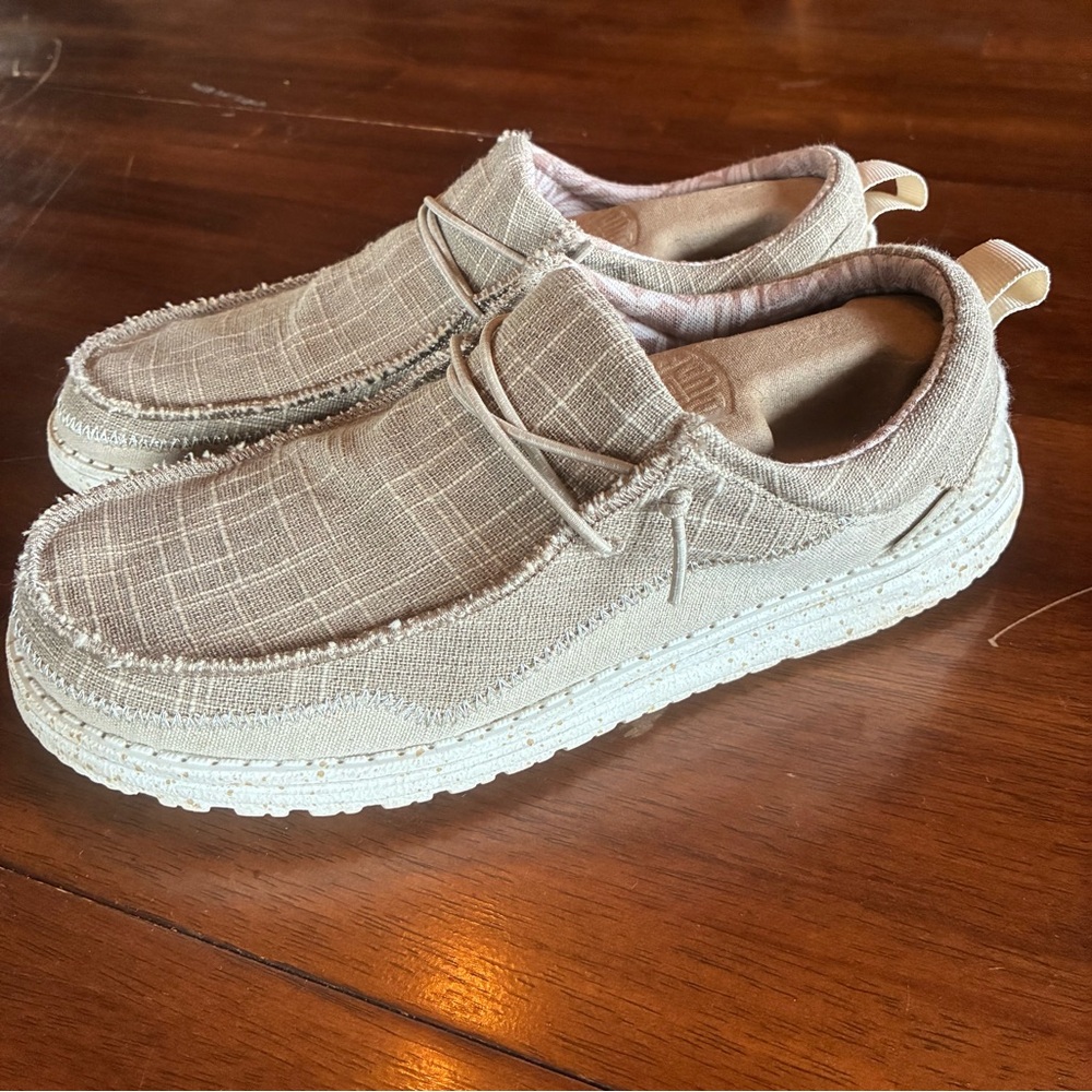 Hey Dude Wendy women’s size 10 PRACTICALLY BRAND NEW